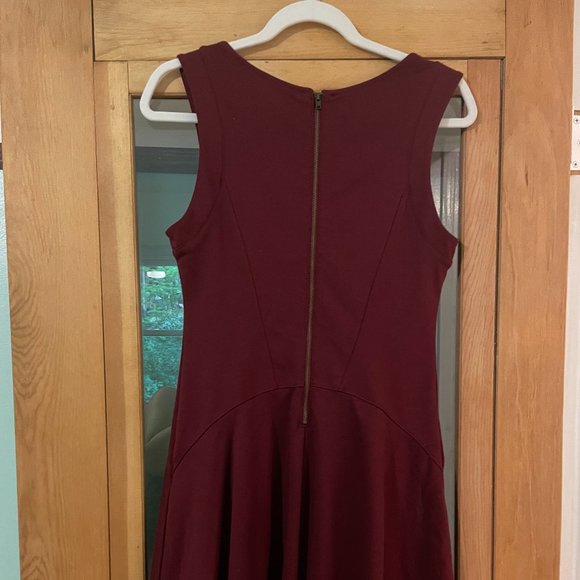 Burgundy Sleeveless Dress- simple yet flattering! - Picture 2 of 3